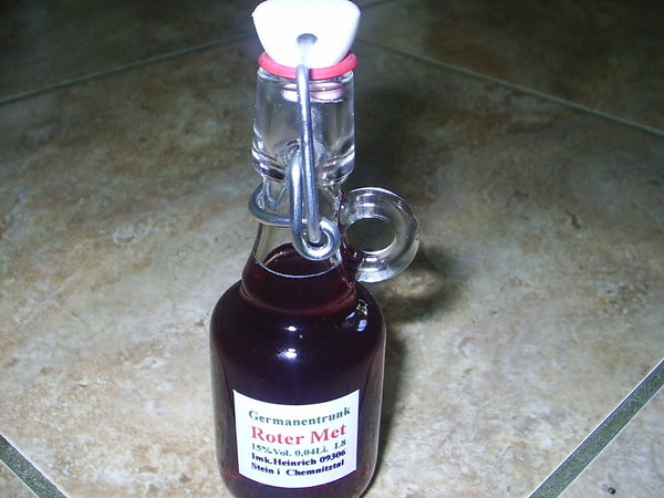Roter Met Honigwein mit Waldbeeren 0,04 Liter Bügel Hänkelflasche